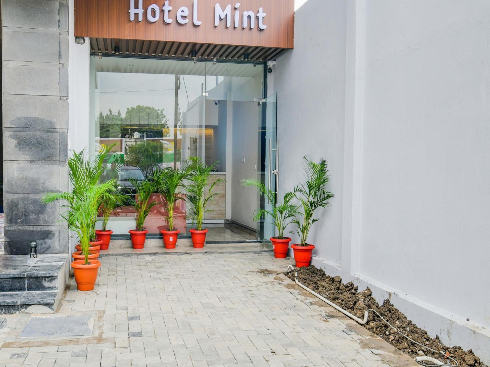 Collection O Hotel Mint 인도르 외부 사진